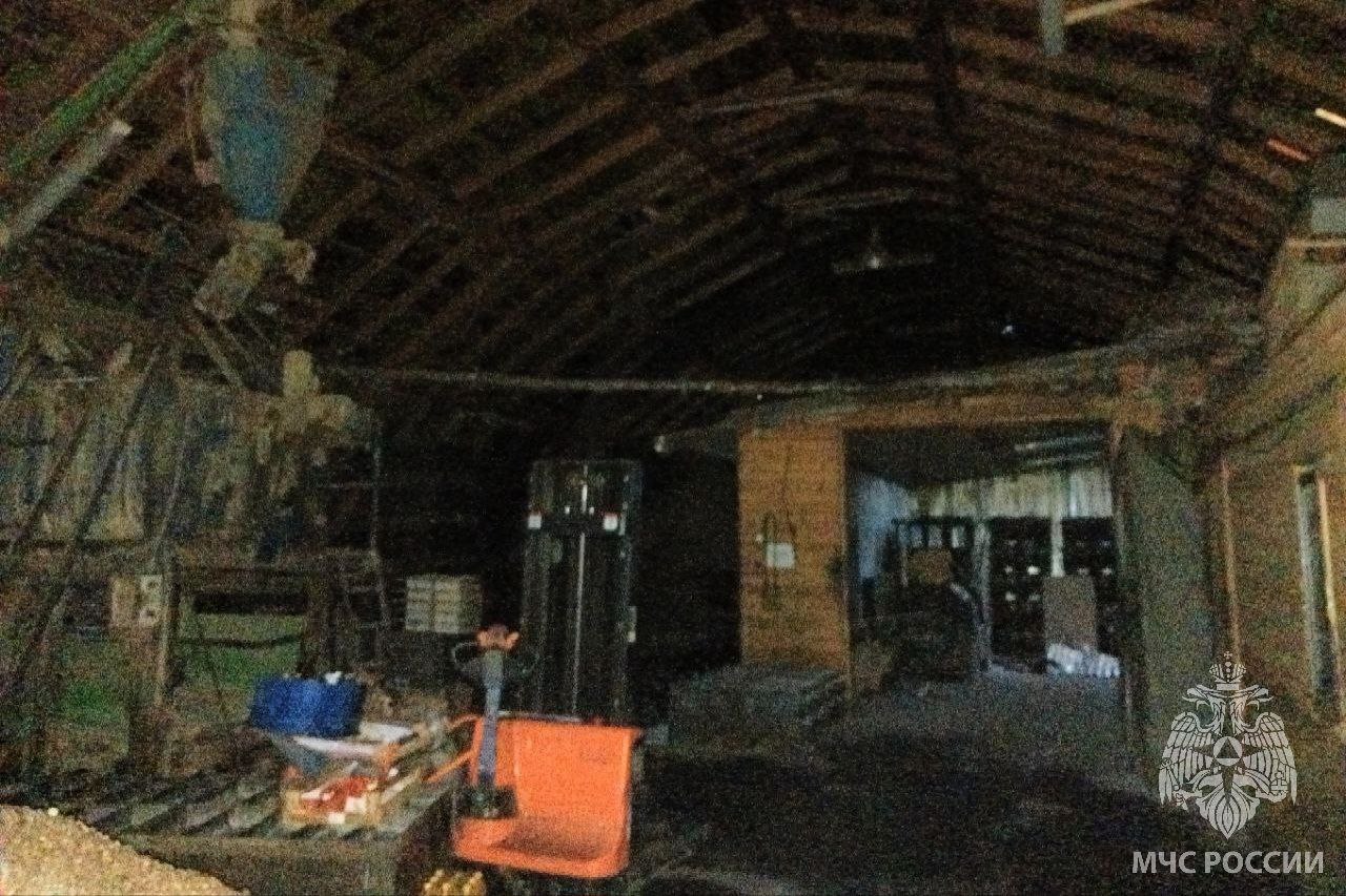 За минувшие сутки пожарно- спасательные подразделения: За минувшие сутки пожарно- спасательные подразделения: