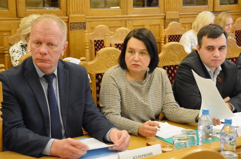 Председатель Избирательной комиссии Ивановской области Анжелика Соловьева представила комитету Ивановской областной Думы по государственному строительству, законности и местному самоуправлению отчет о поступлении и...