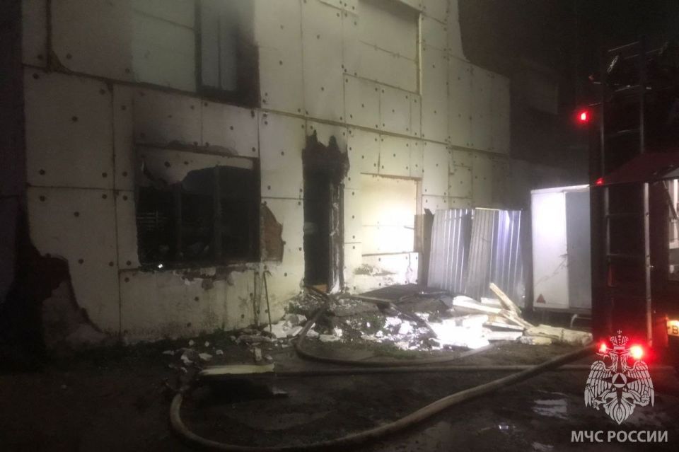 За минувшие сутки пожарно- спасательные подразделения: За минувшие сутки пожарно- спасательные подразделения: