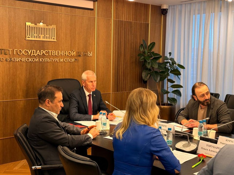 Сегодня в Государственной Думе состоялась рабочая встреча, посвященная развитию спортивной инфраструктуры в Республике Крым Сегодня в Государственной Думе состоялась рабочая встреча, посвященная развитию спортивной инфраструктуры в Республике Крым