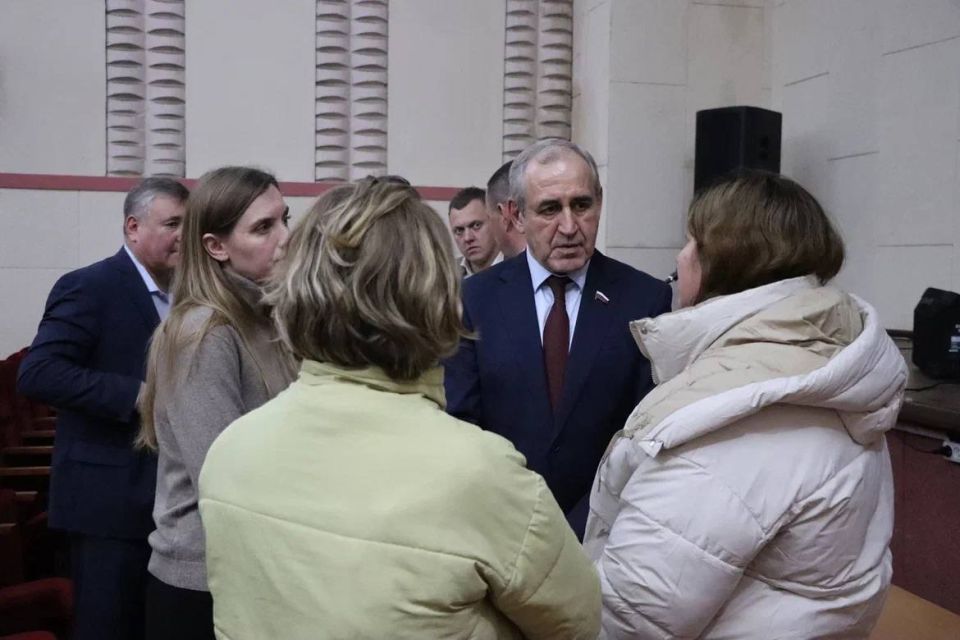 В рамках региональной недели член Комитета Государственной Думы по физической культуре и спорту Сергей Неверов посетил Смоленскую область