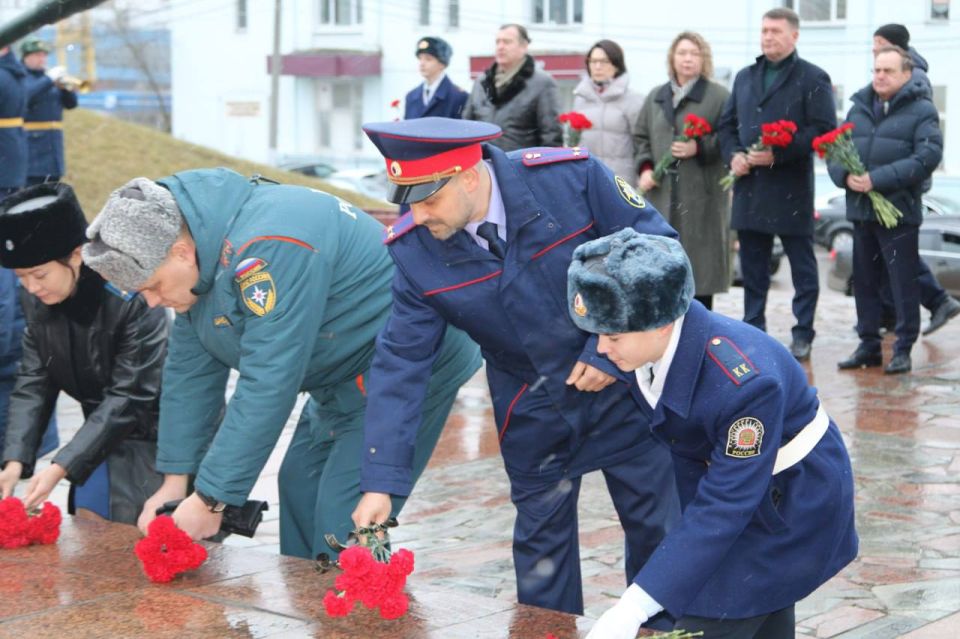 С 2014 года ежегодно 3 декабря отмечается Памятная дата России – День Неизвестного Солдата С 2014 года ежегодно 3 декабря отмечается Памятная дата России – День Неизвестного Солдата