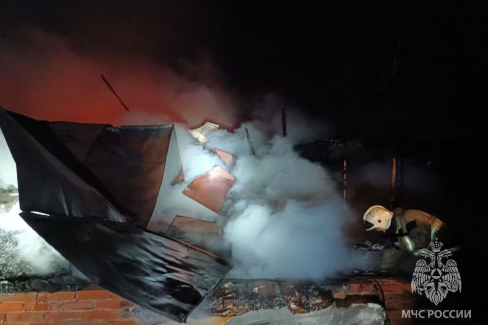 За минувшие сутки пожарно- спасательные подразделения: За минувшие сутки пожарно- спасательные подразделения: