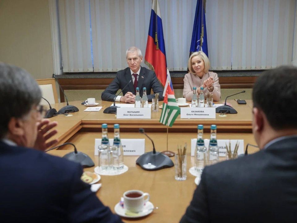 Председатель Комитета ГД по физической культуре и спорту Олег Матыцин и Председатель Комитета ГД по культуре Ольга Казакова встретились с Председателем Комитета Народного собрания Республики Абхазия Венори Яковлевичем Бебия Председатель Комитета ГД по физической культуре и спорту Олег Матыцин и Председатель Комитета ГД по культуре Ольга Казакова встретились с Председателем Комитета Народного собрания Республики Абхазия Венори Яковлевичем Бебия