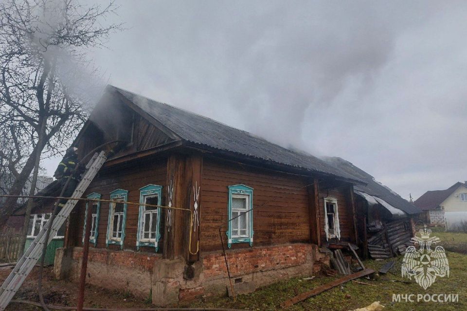 За минувшие сутки пожарно- спасательные подразделения: За минувшие сутки пожарно- спасательные подразделения: