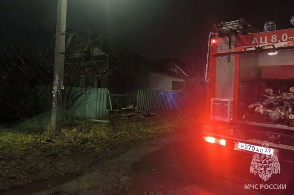 За минувшие сутки пожарно- спасательные подразделения: За минувшие сутки пожарно- спасательные подразделения: