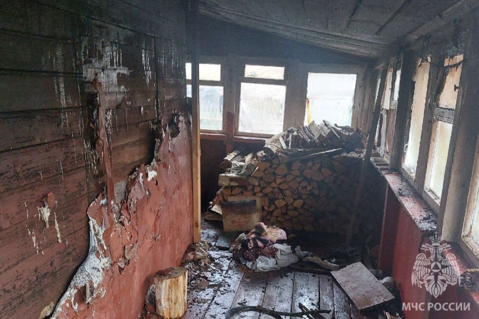 За минувшие сутки пожарно- спасательные подразделения: За минувшие сутки пожарно- спасательные подразделения: