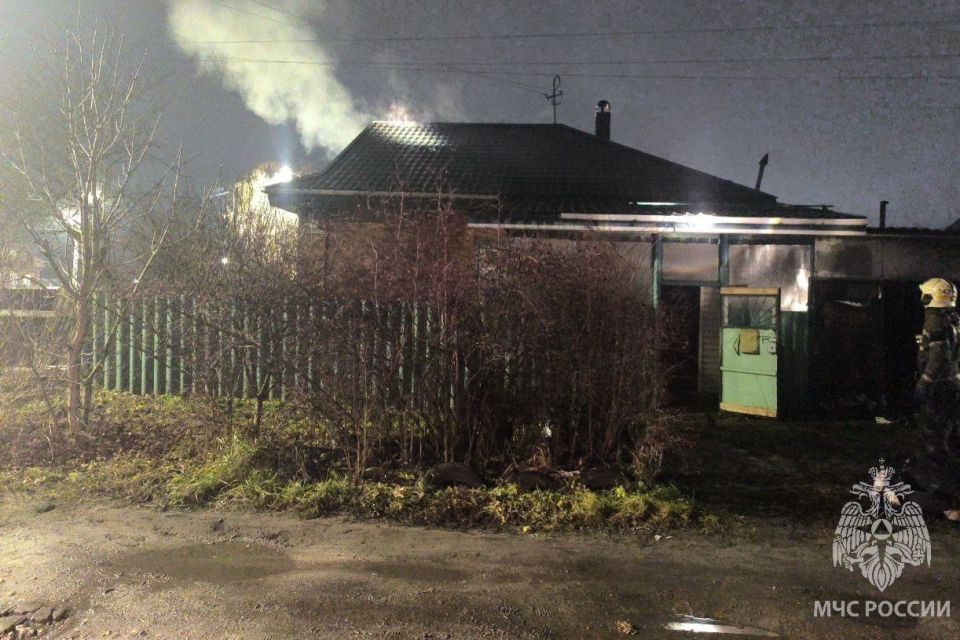 За минувшие сутки пожарно- спасательные подразделения: За минувшие сутки пожарно- спасательные подразделения: