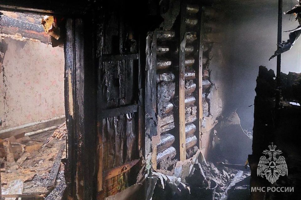 За минувшие сутки пожарно- спасательные подразделения: За минувшие сутки пожарно- спасательные подразделения: