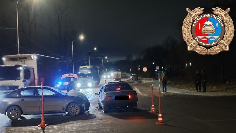 Три человека попали в больницу после аварии в Кохме