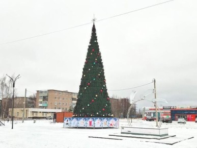 Главные новогодние елки устанавливают в райцентрах Ивановской области