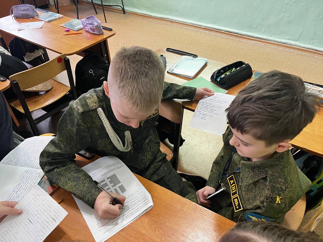 Сотрудник следственного управления СК РФ по Ивановской области провел урок ко Дню Конституции Российской Федерации для учащихся школы № 49 г. Иваново Сотрудник следственного управления СК РФ по Ивановской области провел урок ко Дню Конституции Российской Федерации для учащихся школы № 49 г. Иваново