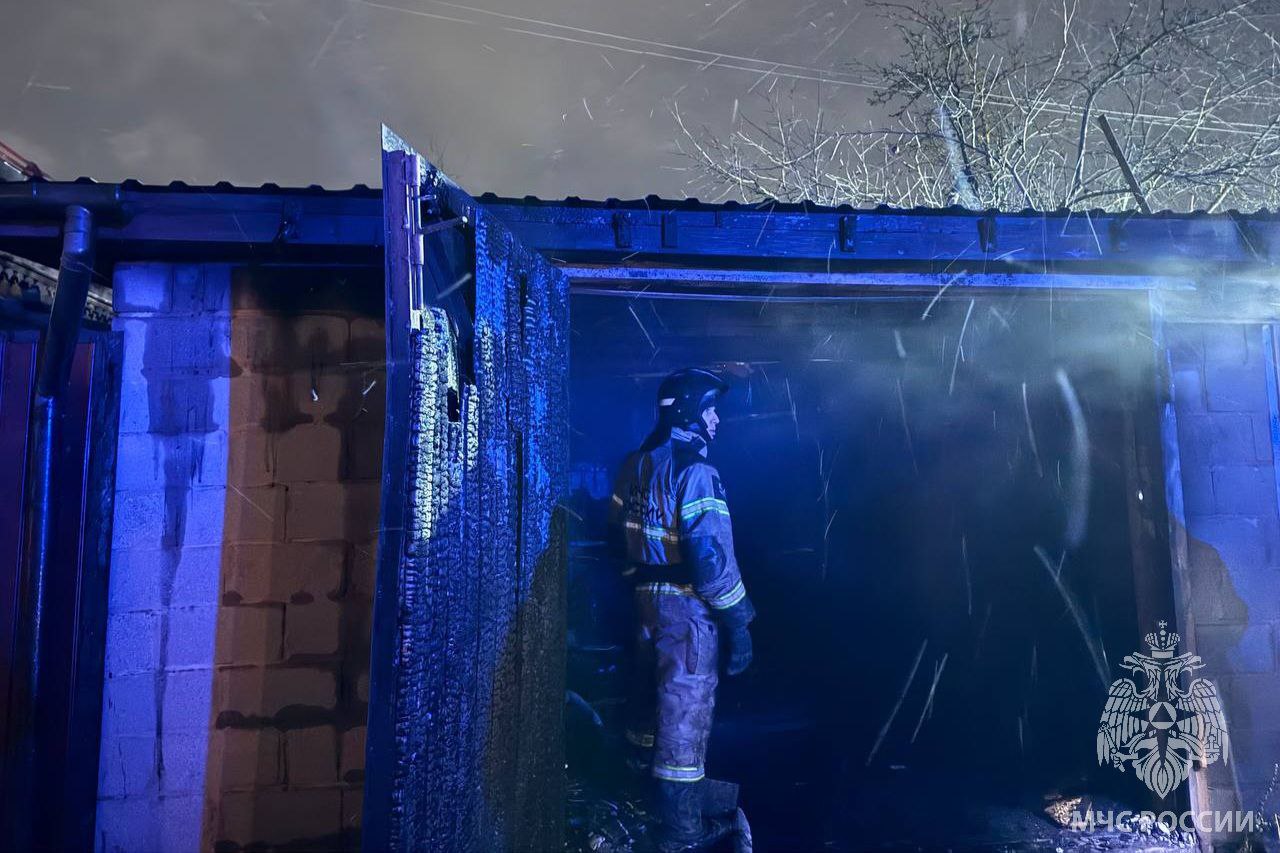 За минувшие сутки пожарно- спасательные подразделения: За минувшие сутки пожарно- спасательные подразделения: