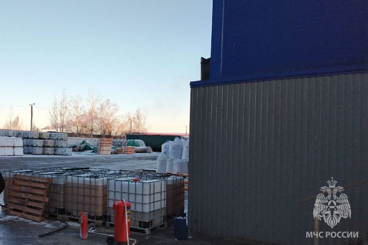 За минувшие сутки пожарно- спасательные подразделения: За минувшие сутки пожарно- спасательные подразделения: