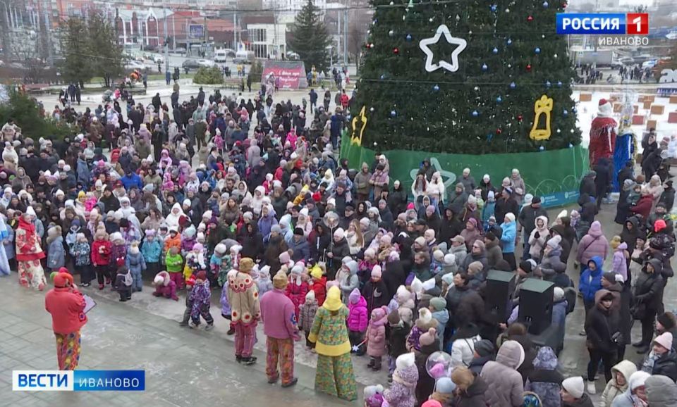 Ивановцы торжественно встретили Деда Мороза и Снегурочку