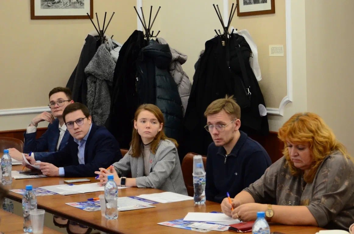 В рамках реализации гранта, предоставленного Департаментом внутренней политики Ивановской области, проведён круглый стол по вопросу формирования корпуса добровольцев для работы в дни голосования на выборах депутатов... В рамках реализации гранта, предоставленного Департаментом внутренней политики Ивановской области, проведён круглый стол по вопросу формирования корпуса добровольцев для работы в дни голосования на выборах депутатов...