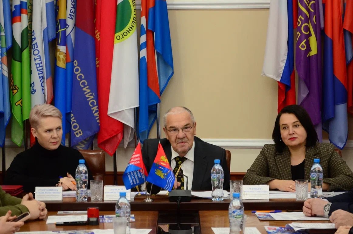 В рамках реализации гранта, предоставленного Департаментом внутренней политики Ивановской области, проведён круглый стол по вопросу формирования корпуса добровольцев для работы в дни голосования на выборах депутатов... В рамках реализации гранта, предоставленного Департаментом внутренней политики Ивановской области, проведён круглый стол по вопросу формирования корпуса добровольцев для работы в дни голосования на выборах депутатов...