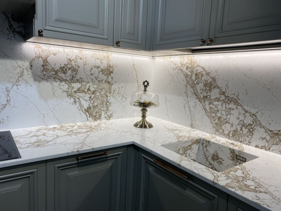 Как выбрать идеальную мойку из искусственного камня: заводские или на заказ?