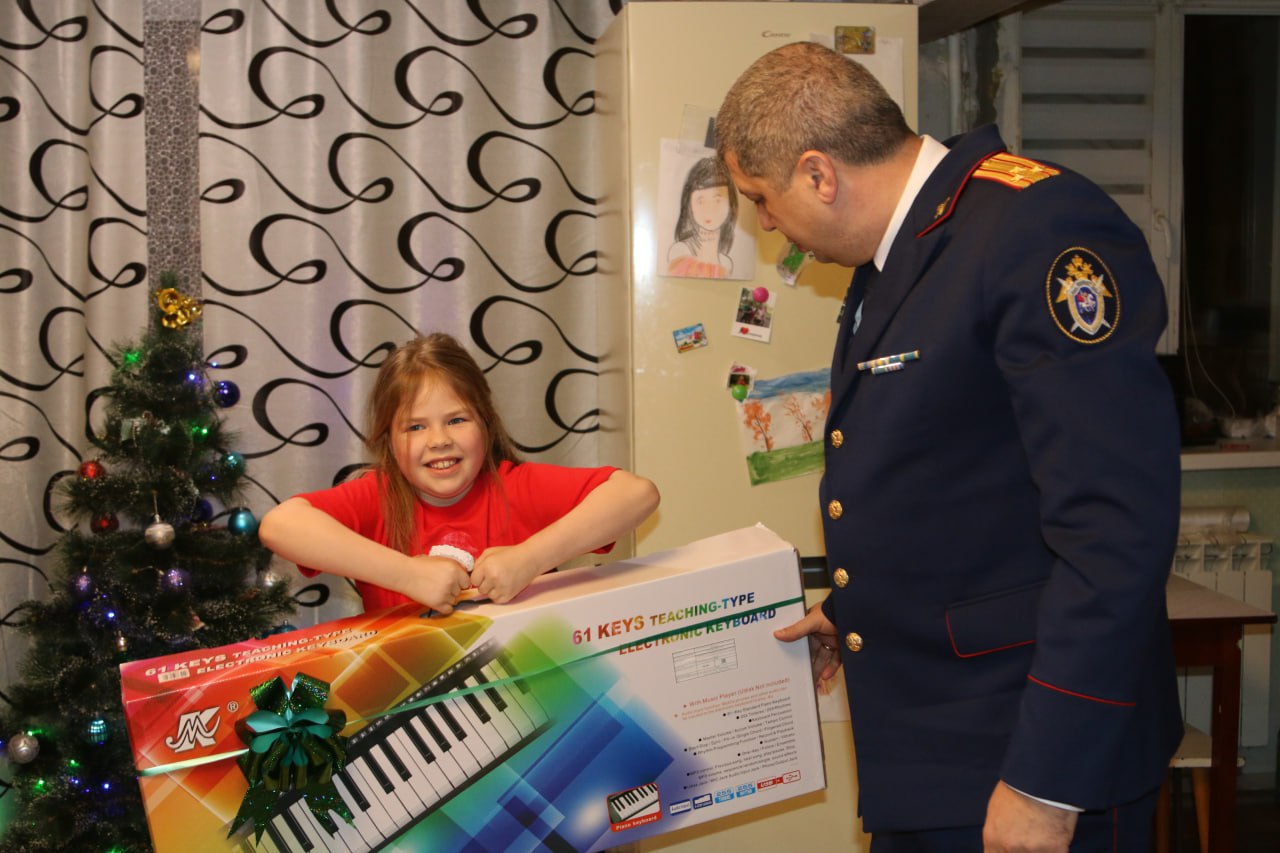 Руководитель следственного управления принял участие во Всероссийской акции «Елка желаний» Руководитель следственного управления принял участие во Всероссийской акции «Елка желаний»