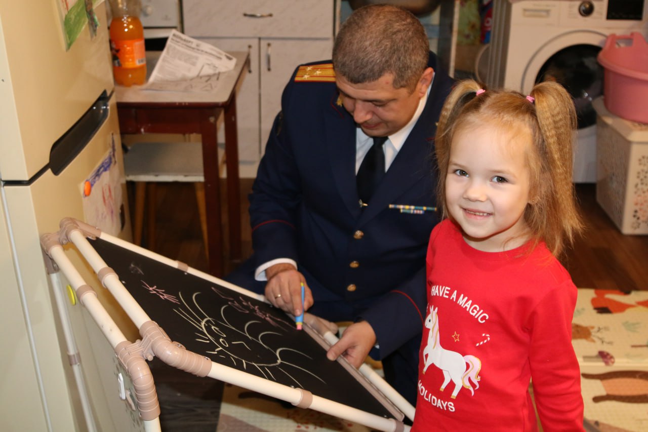 Руководитель следственного управления принял участие во Всероссийской акции «Елка желаний» Руководитель следственного управления принял участие во Всероссийской акции «Елка желаний»