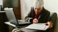 Как пенсионерам выйти на работу и не стать должниками: полезные советы