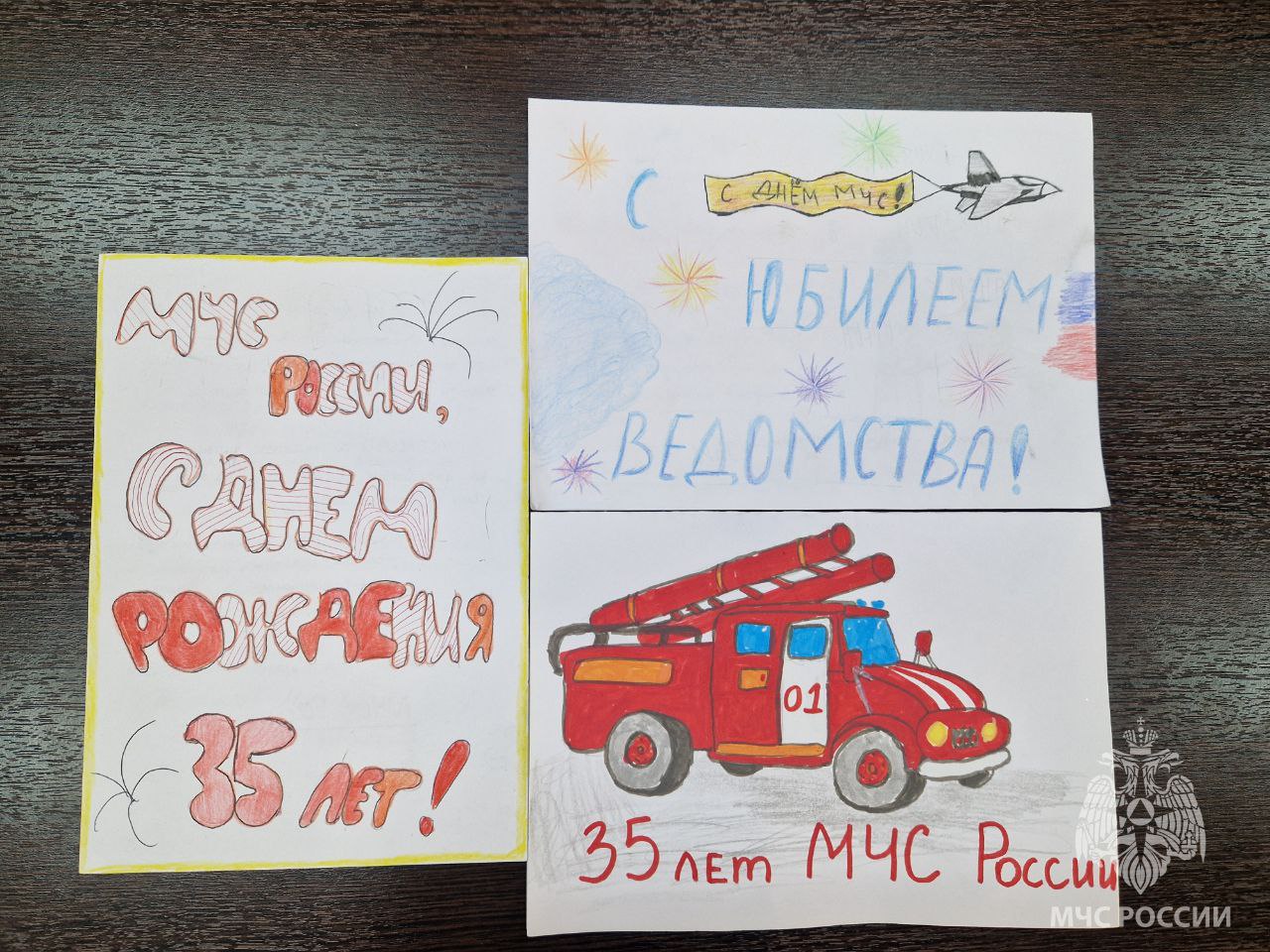 В Главном управлении МЧС России по Ивановской области завершился конкурс «Новогодняя открытка», который был проведён с целью популяризации профессии пожарных и спасателей среди детей и молодежи В Главном управлении МЧС России по Ивановской области завершился конкурс «Новогодняя открытка», который был проведён с целью популяризации профессии пожарных и спасателей среди детей и молодежи