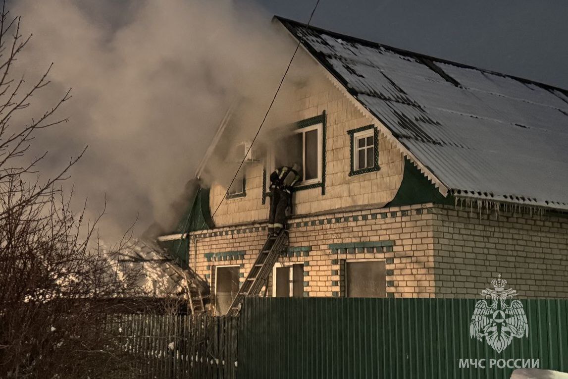 За минувшие сутки пожарно- спасательные подразделения: За минувшие сутки пожарно- спасательные подразделения: