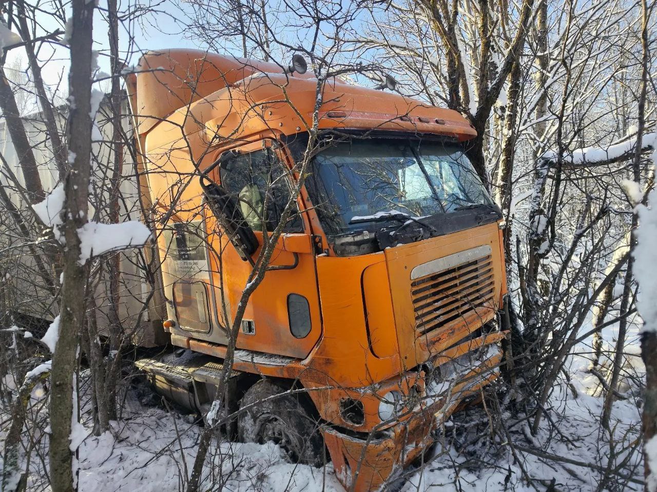 2 января в 11-17 на 49.730 км автодороги Иваново-Родники /Родниковский район/ водитель 1999 г. р., управляя автомобилем Фольксваген Поло, совершила выезд на полосу встречного движения, где совершила столкновение с... 2 января в 11-17 на 49.730 км автодороги Иваново-Родники /Родниковский район/ водитель 1999 г. р., управляя автомобилем Фольксваген Поло, совершила выезд на полосу встречного движения, где совершила столкновение с...