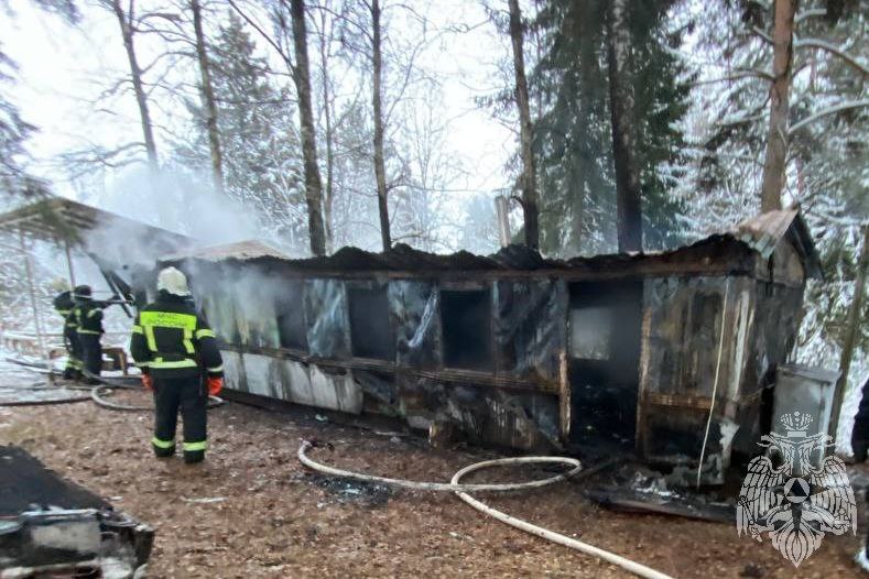 За минувшие сутки пожарно- спасательные подразделения: За минувшие сутки пожарно- спасательные подразделения: