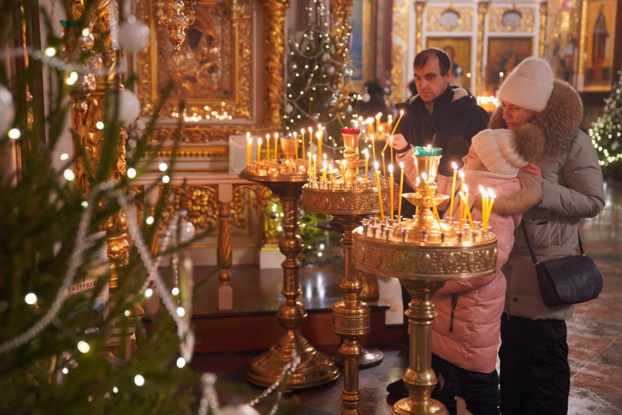 Православные верующие отмечают Рождество Христово