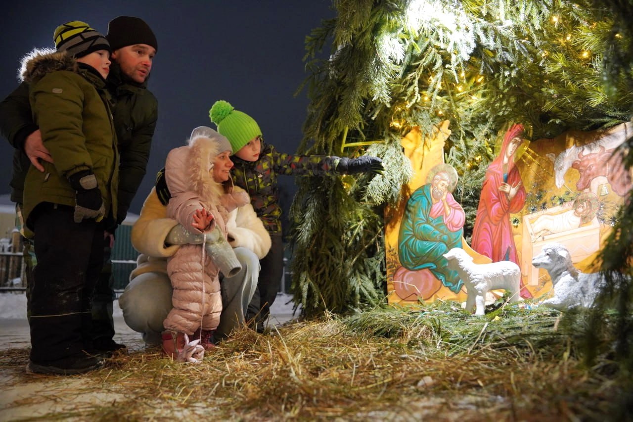 Православные верующие отмечают Рождество Христово Православные верующие отмечают Рождество Христово