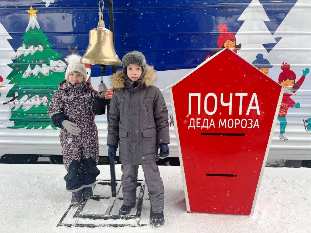 В Карелии стражи магистралей обеспечили охрану правопорядка в период стоянки Поезда Деда Мороза на железнодорожном вокзале Петрозаводска В Карелии стражи магистралей обеспечили охрану правопорядка в период стоянки Поезда Деда Мороза на железнодорожном вокзале Петрозаводска