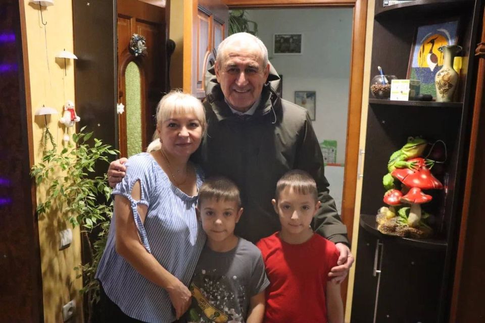 В рамках региональной недели член Комитета Государственной Думы по физической культуре и спорту Сергей Неверов посетил Смоленскую область