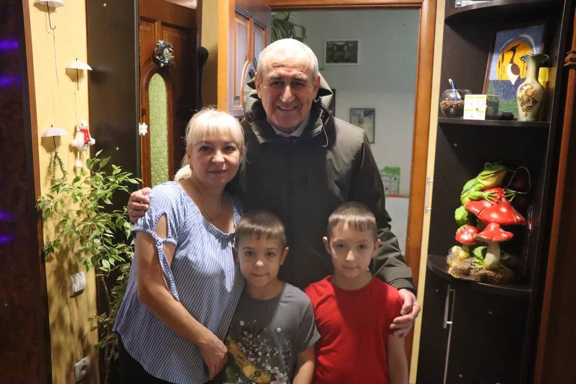 В рамках региональной недели член Комитета Государственной Думы по физической культуре и спорту Сергей Неверов посетил Смоленскую область