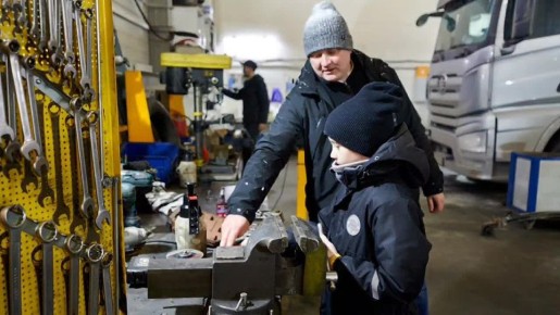 Представители Министерства строительства и ЖКХ РФ и подведомственных организаций приняли участие во Всероссийской акции «Елка желаний», исполнив новогодние мечты детей