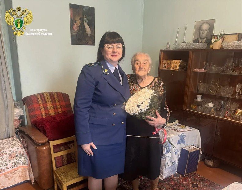 Прокурор Октябрьского района г. Иваново Маргарита Шугаева поздравила участницу Великой Отечественной войны Надежду Николаевну Блохину с 101-летием