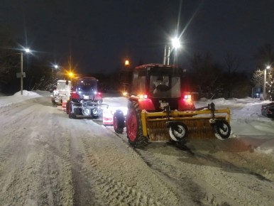 Ивановские коммунальщики продолжают борьбу со снежными заносами