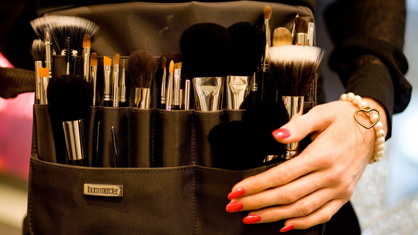 Потом не жалуйтесь на прыщи: вот как кисточки для макияжа становятся злейшим врагом