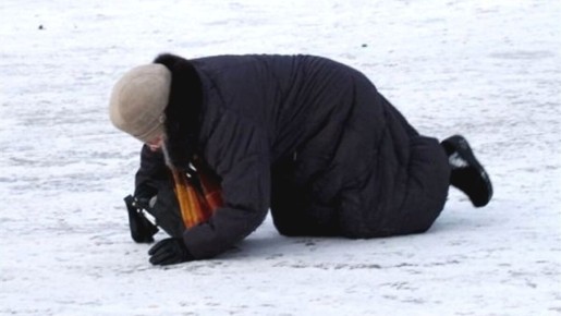 Как надежно защитить себя от зимних падений: лучшие советы по обработке обуви