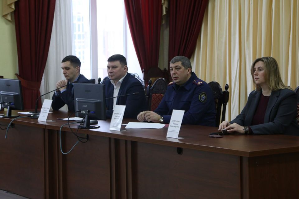 Руководитель регионального следственного управления провел личный приём граждан, проживающих в аварийном жилье