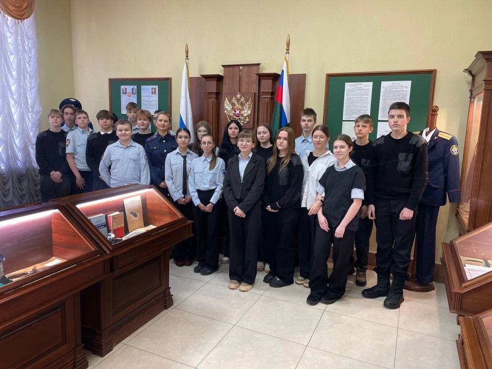 Сотрудники следственного управления провели профориентационное занятие для кадет