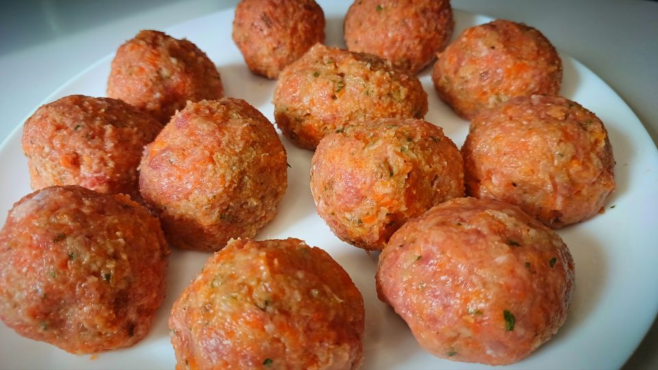 Мясные колобки в соусе: идеальное зимнее угощение