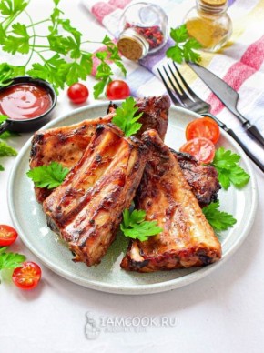 Говяжьи ребрышки барбекю с медовой глазурью: идеальное угощение для пикника