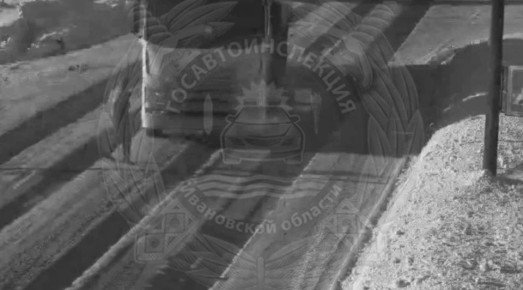 Грузовик насмерть сбил мужчину на трассе в Ивановской области