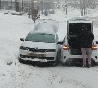 Дороги много где заужены из-за снегопадов