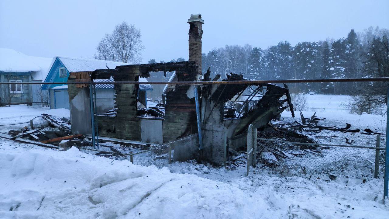 Следователями возбуждено уголовное дело по факту гибели троих человек на пожаре