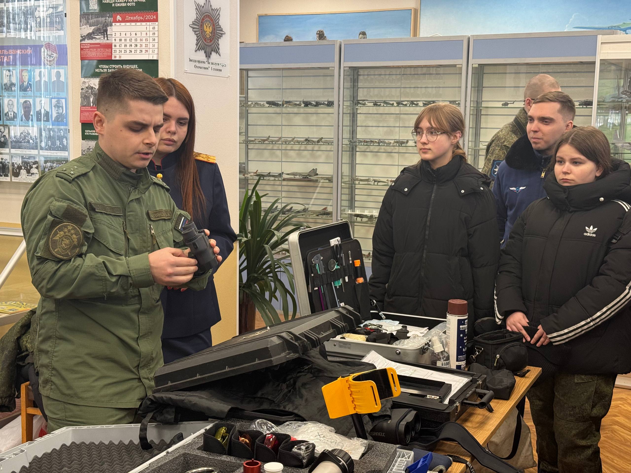 Сотрудники следственного управления совместно с сотрудниками военного следственного отдела Следственного комитета России по Ивановскому гарнизону организовали познавательную экскурсию для юнармейцев Сотрудники следственного управления совместно с сотрудниками военного следственного отдела Следственного комитета России по Ивановскому гарнизону организовали познавательную экскурсию для юнармейцев