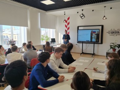 С молодыми избирателями - на их языке