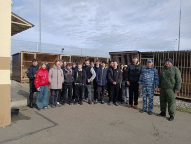 Керченские школьники познакомились с работой транспортной полиции в преддверии профессионального праздника