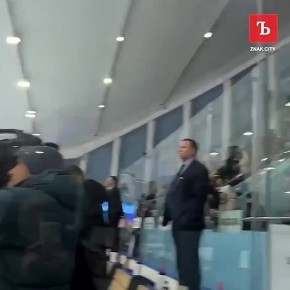 Знаменитый советский вратарь побывал на матче между хоккейным клубом «Тамбов» и воронежским «Бураном»